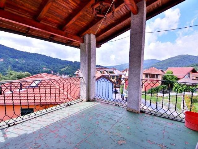 Villa Indipendente in vendita a Savignone, Liguria