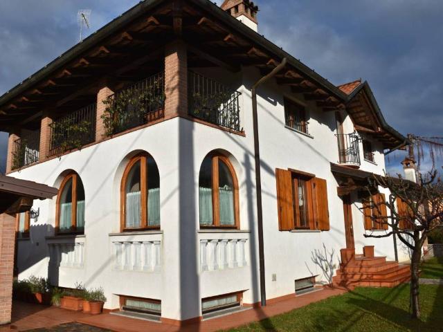 Villa Indipendente in vendita a Savogna D'isonzo, Friuli-Venezia Giulia