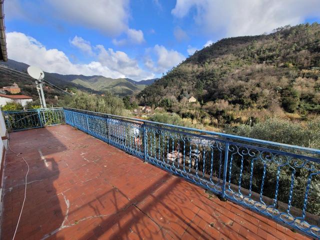 Villa Indipendente in vendita a Santuario, Albisola Capo