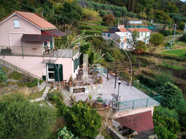 Villa Indipendente in vendita a Albisola Capo, Liguria
