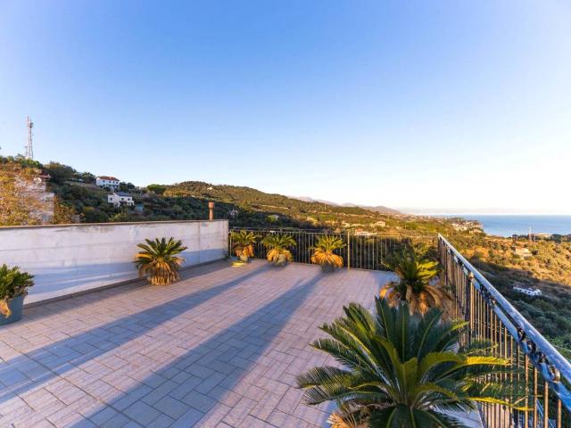 Villa Indipendente in vendita a Rusca, Albisola Capo