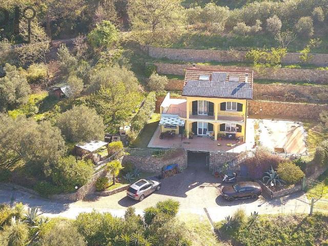 Villa Indipendente in vendita a Rusca, Albisola Capo