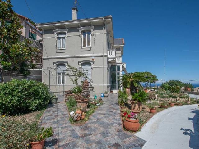 Villa Indipendente in vendita a La Rocca, Albisola Capo