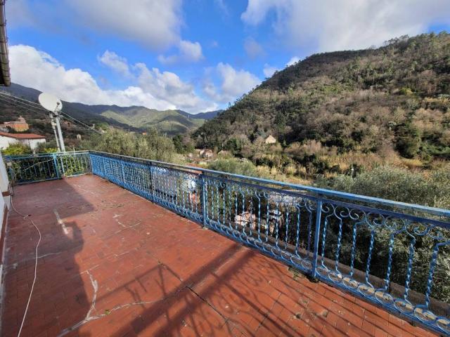 Villa Indipendente in vendita a Santuario, Albisola Capo