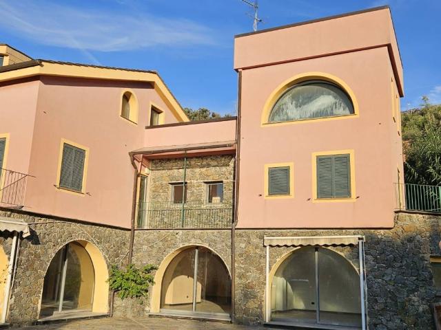 Villa Indipendente in vendita a Olivetta, Albisola Capo