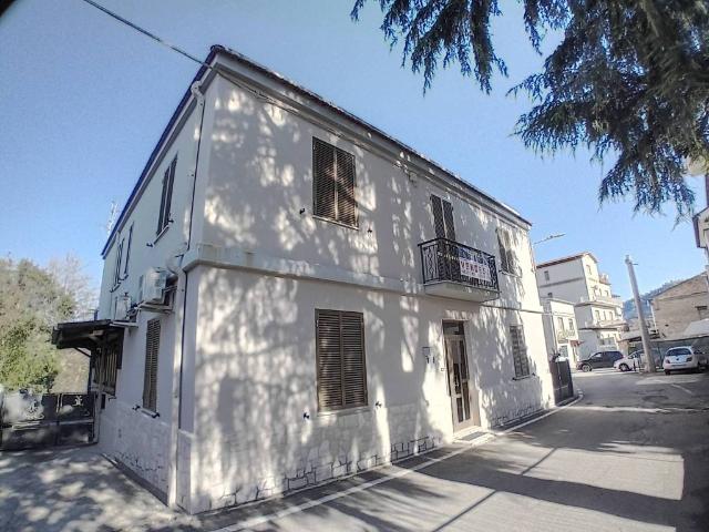 Villa Indipendente in vendita a Scafa, Abruzzo