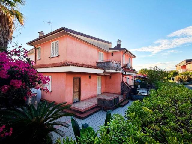 Villa Indipendente in vendita a Via Lauro, Scalea