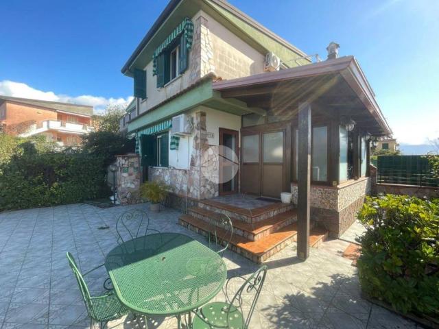 Villa Indipendente in vendita a La Petrosa, Calabria