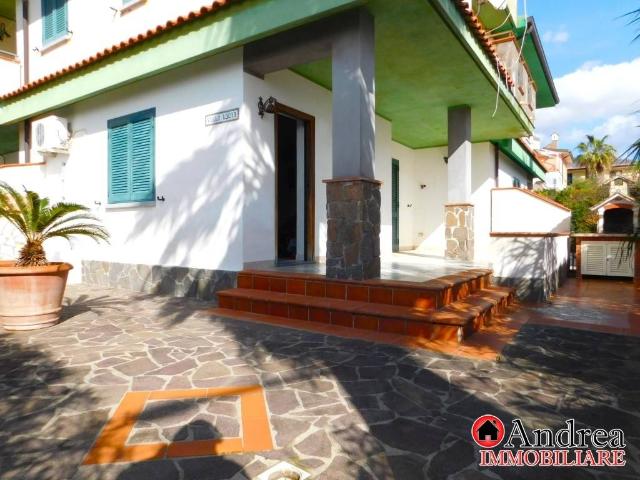 Villa Indipendente in vendita a La Petrosa, Calabria