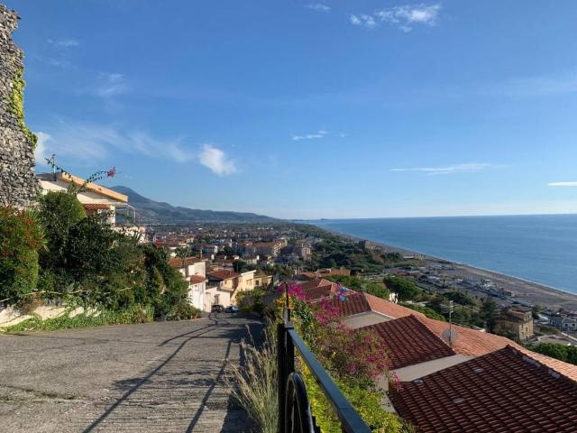 Villa Indipendente in vendita a Centro Storico, Calabria