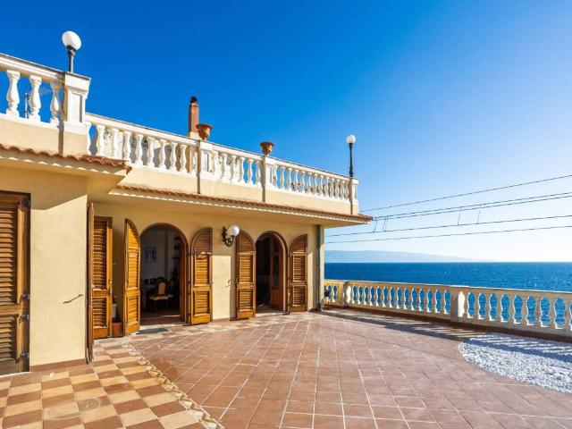 Villa Indipendente in vendita a Scaletta Zanclea, Sicilia