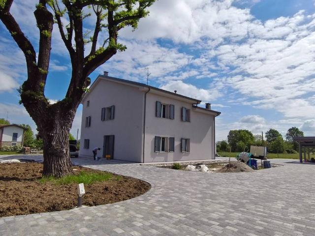 Villa Indipendente in vendita a Colline Matildiche, Re
