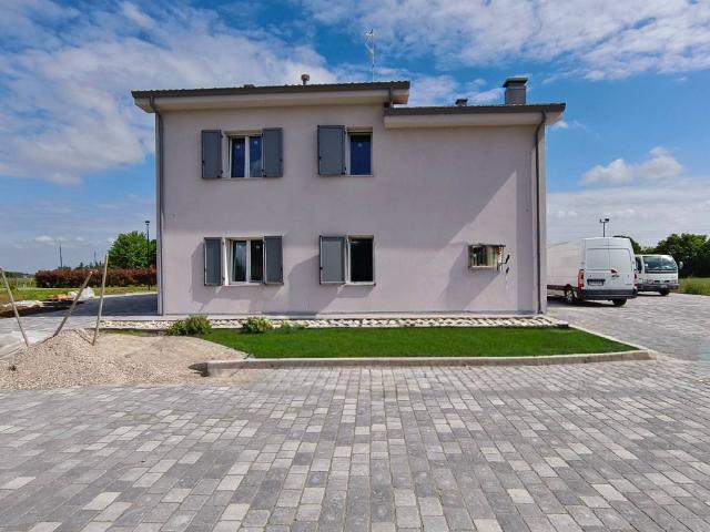 Villa Indipendente in vendita a Colline Matildiche, Re