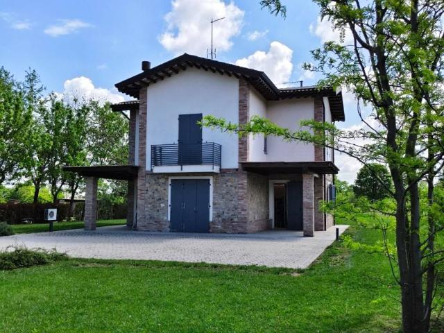 Villa Indipendente in vendita a Colline Matildiche, Re