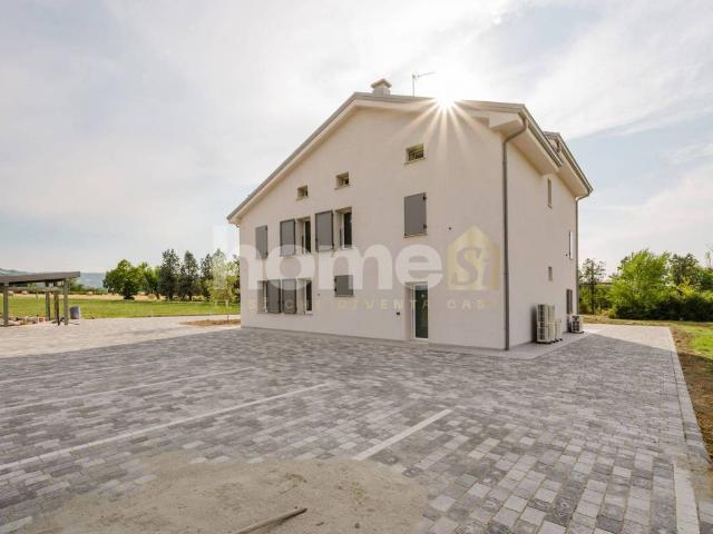 Villa Indipendente in vendita a Colline Matildiche, Re
