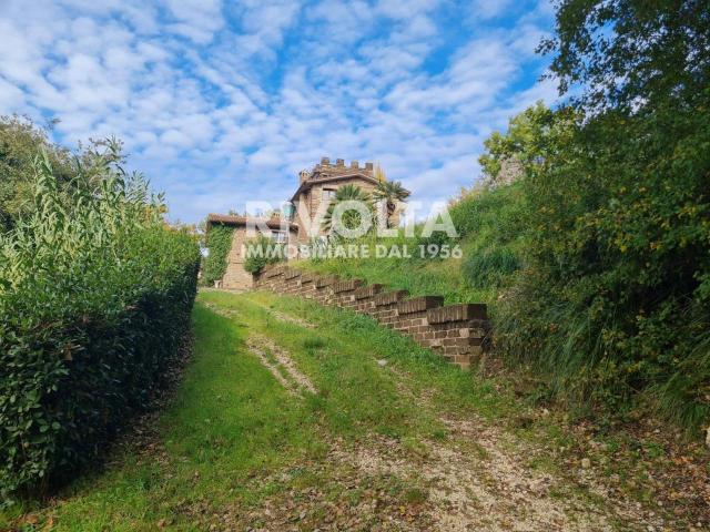 Villa Indipendente in vendita a Scandriglia, Lazio