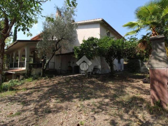 Villa Indipendente in vendita a Scandriglia, Lazio