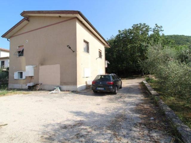 Villa Indipendente in vendita a Scandriglia, Lazio