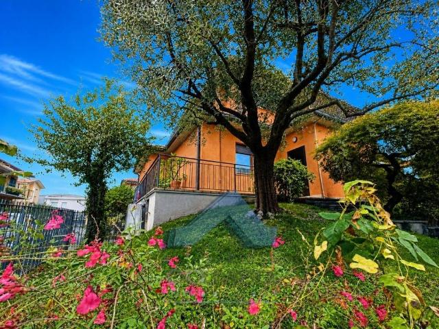 Villa Indipendente in vendita a Cascina Uccellanda, Scanzorosciate