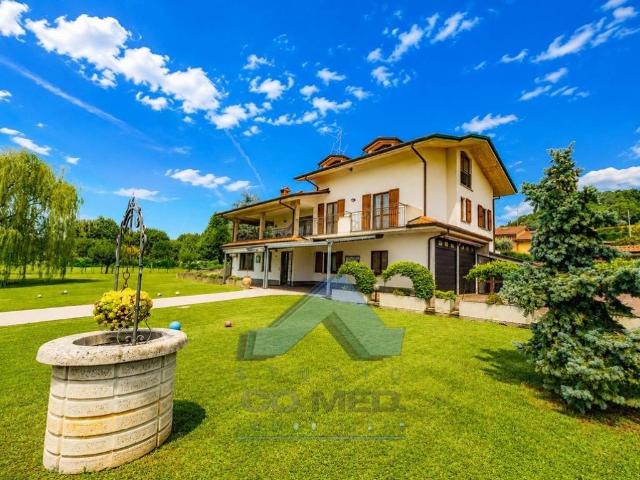 Villa Indipendente in vendita a Scanzorosciate, Lombardia