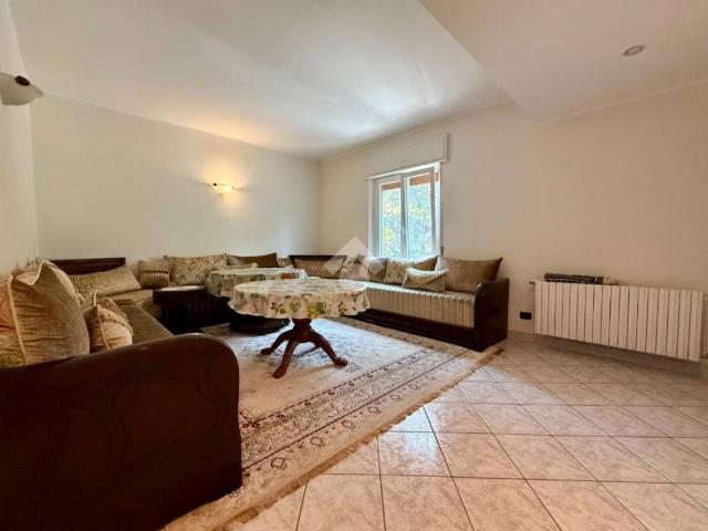 Villa Indipendente in vendita a Scanzorosciate, Lombardia