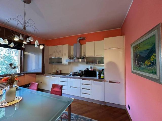 Villa Indipendente in vendita a Rosciate, Scanzorosciate