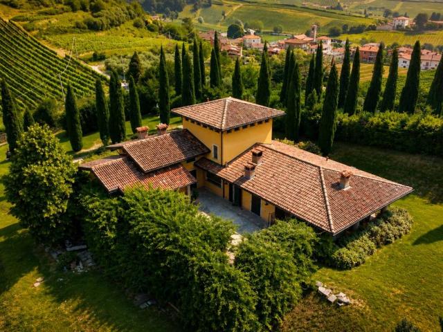 Villa Indipendente in vendita a Scanzorosciate, Lombardia