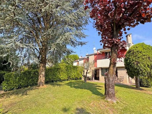 Villa Indipendente in vendita a Scanzorosciate, Lombardia