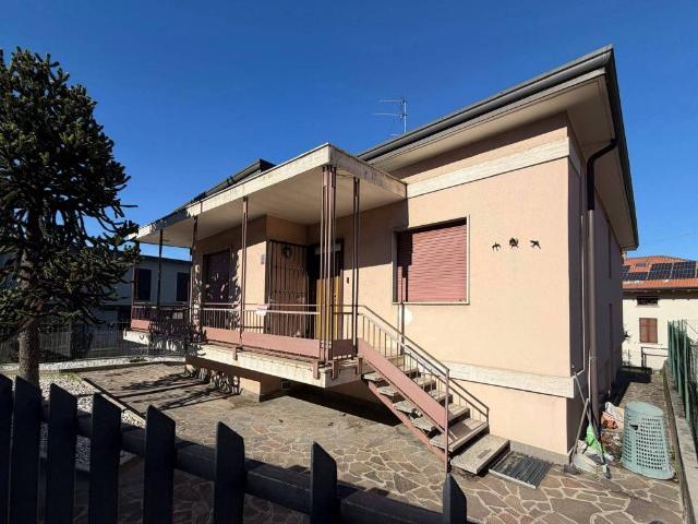Villa Indipendente in vendita a Rosciate, Scanzorosciate