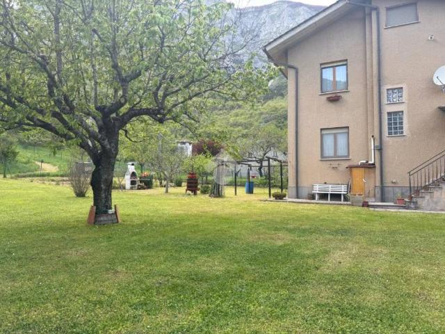 Villa Indipendente in vendita a Scheggia e Pascelupo, Isola Fossara