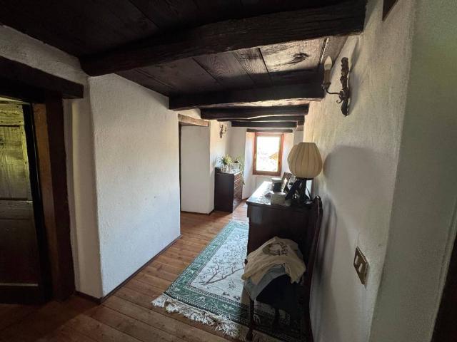 Villa Indipendente in vendita a Schignano, Lombardia