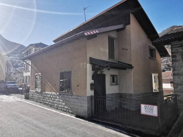 Villa Indipendente in vendita a Schignano, Lombardia