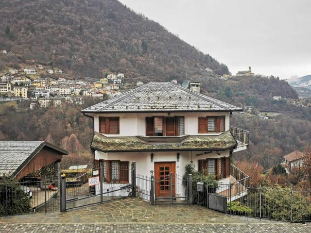 Villa Indipendente in vendita a Schignano, Lombardia