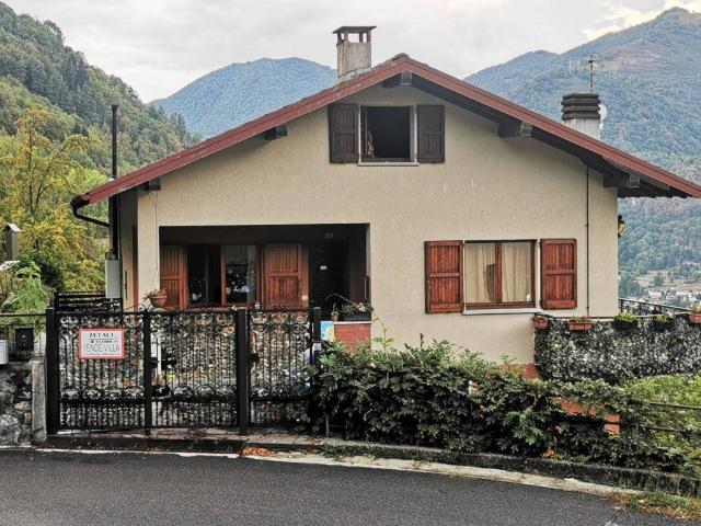 Villa Indipendente in vendita a Schignano, Lombardia