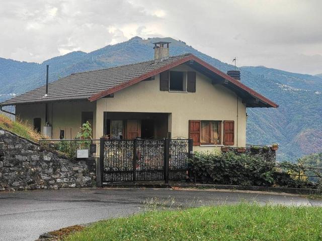 Villa Indipendente in vendita a Schignano, Lombardia