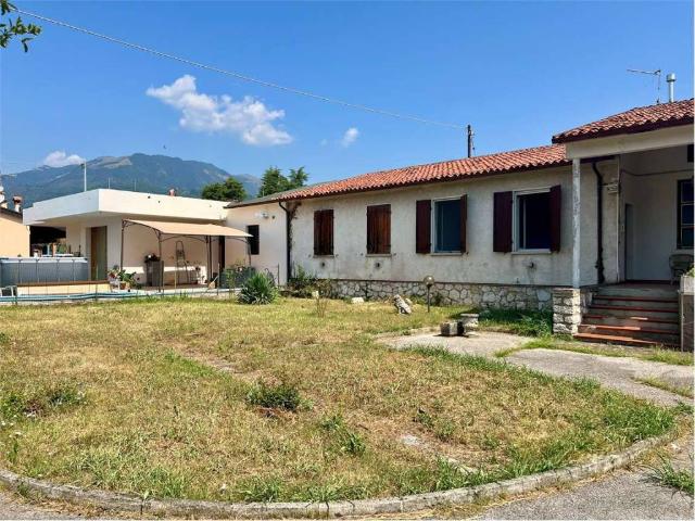 Villa Indipendente in vendita a Magrè, Schio