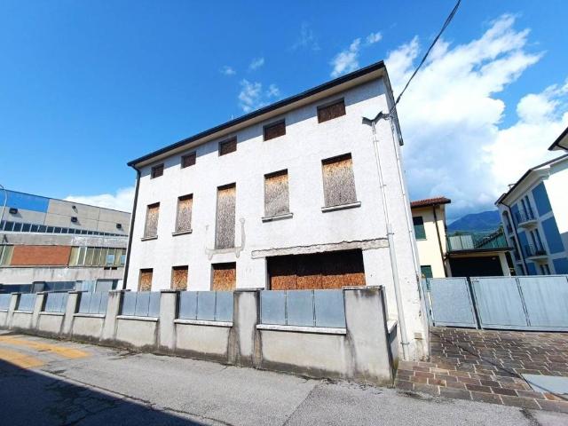Villa Indipendente in vendita a Schio, Veneto