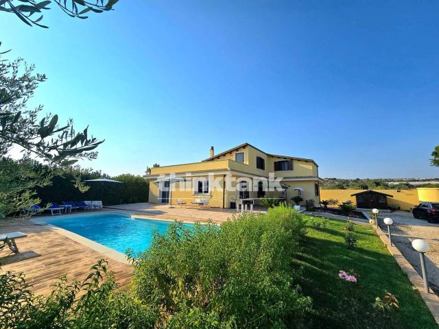 Villa Indipendente in vendita a Cava D'aliga, Sicilia