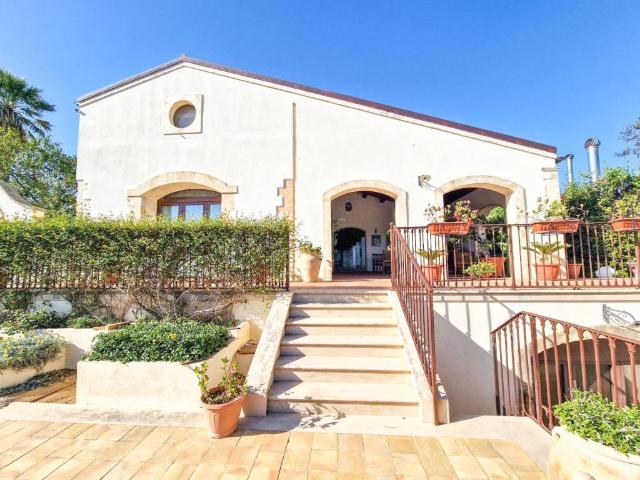 Villa Indipendente in vendita a Cava D'aliga, Sicilia
