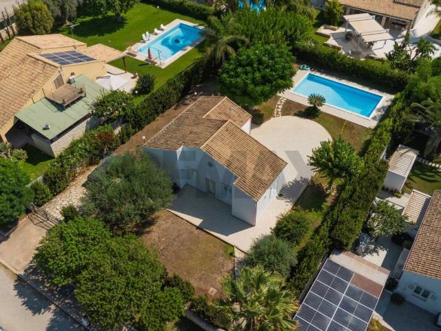 Villa Indipendente in vendita a Playa Grande, Cava D'aliga