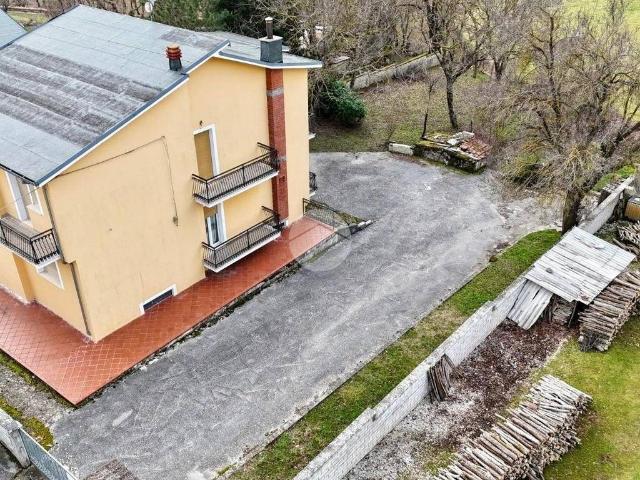Villa Indipendente in vendita a Scoppito, Abruzzo