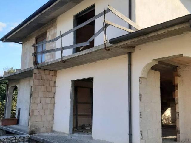 Villa Indipendente in vendita a Scurcola Marsicana, Abruzzo