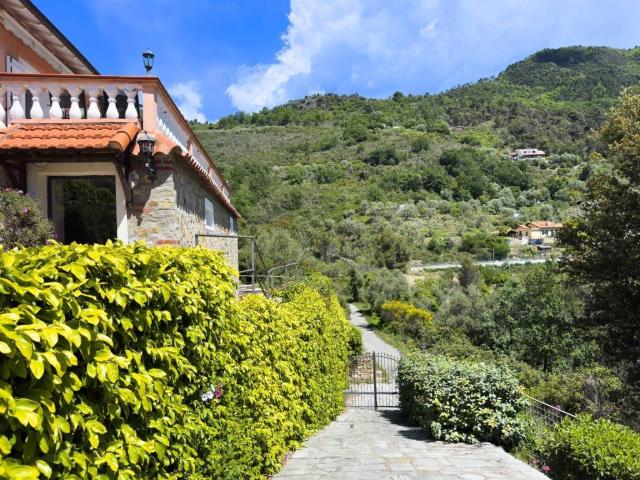 Villa Indipendente in vendita a Seborga, Liguria