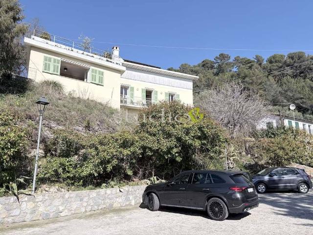 Villa Indipendente in vendita a Seborga, Liguria