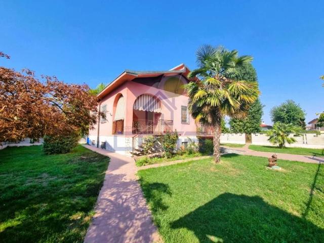 Villa Indipendente in vendita a Secugnago, Lodi