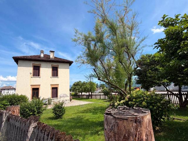Villa Indipendente in vendita a Sedico, Veneto