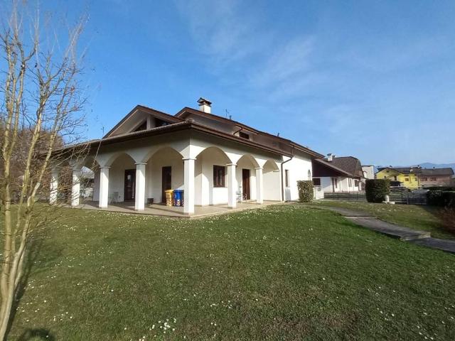 Villa Indipendente in vendita a Sedico, Veneto
