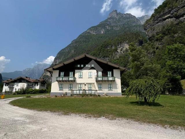 Villa Indipendente in vendita a Sedico, Veneto