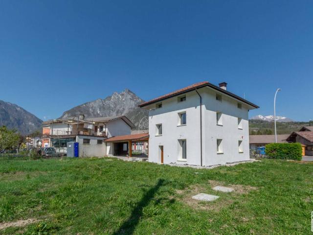 Villa Indipendente in vendita a Sedico, Veneto