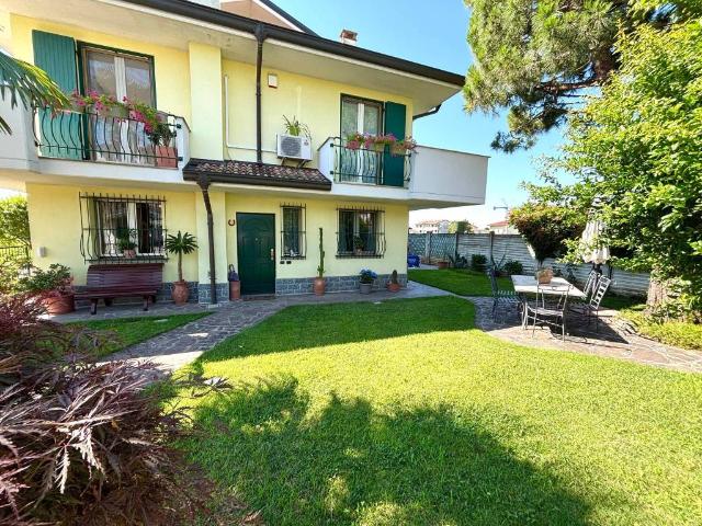 Villa Indipendente in vendita a Sedriano, Lombardia